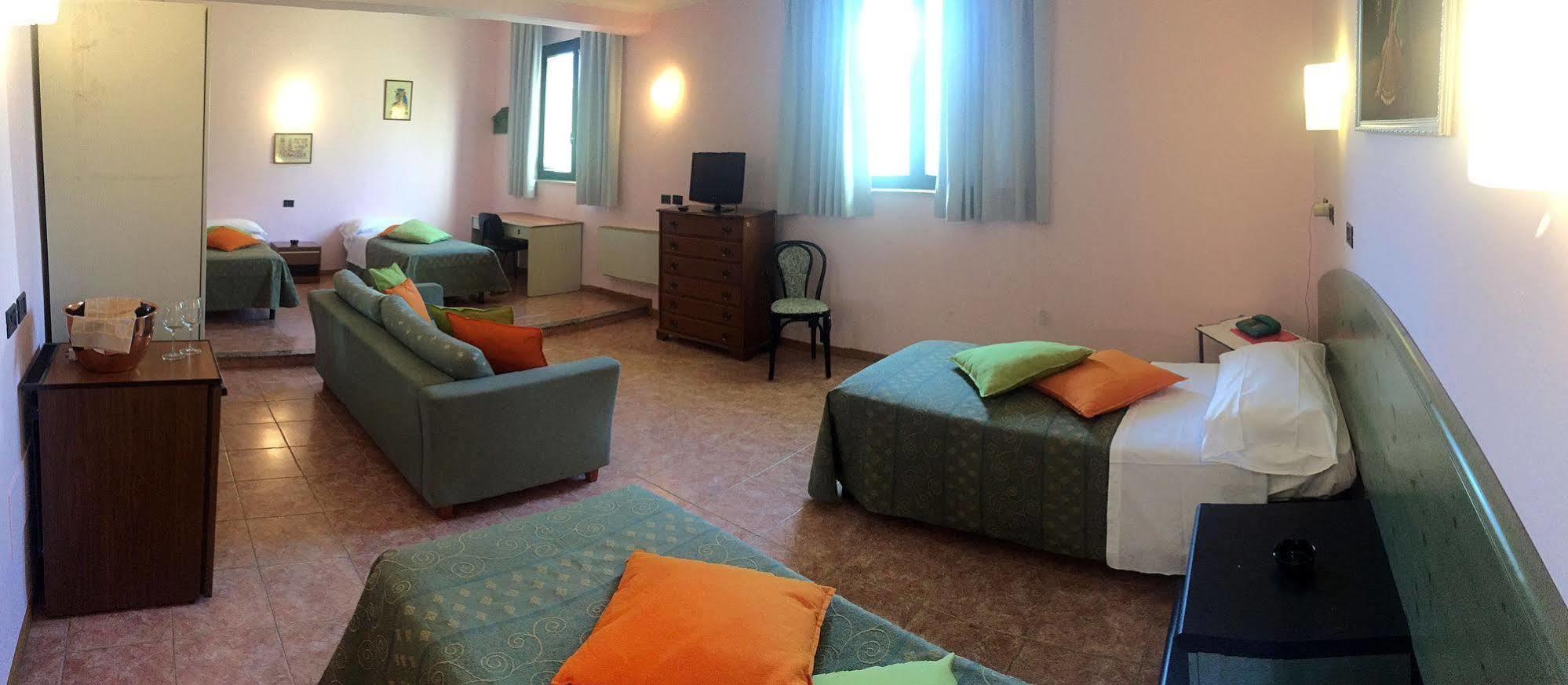 Salus Hotel 3*