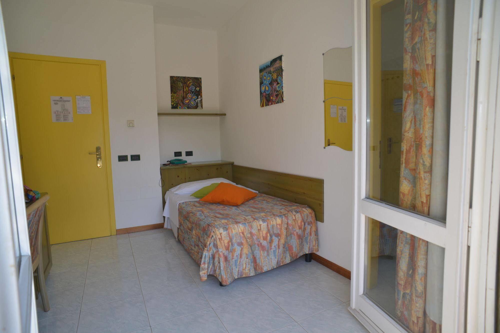 Salus Hotel 3*