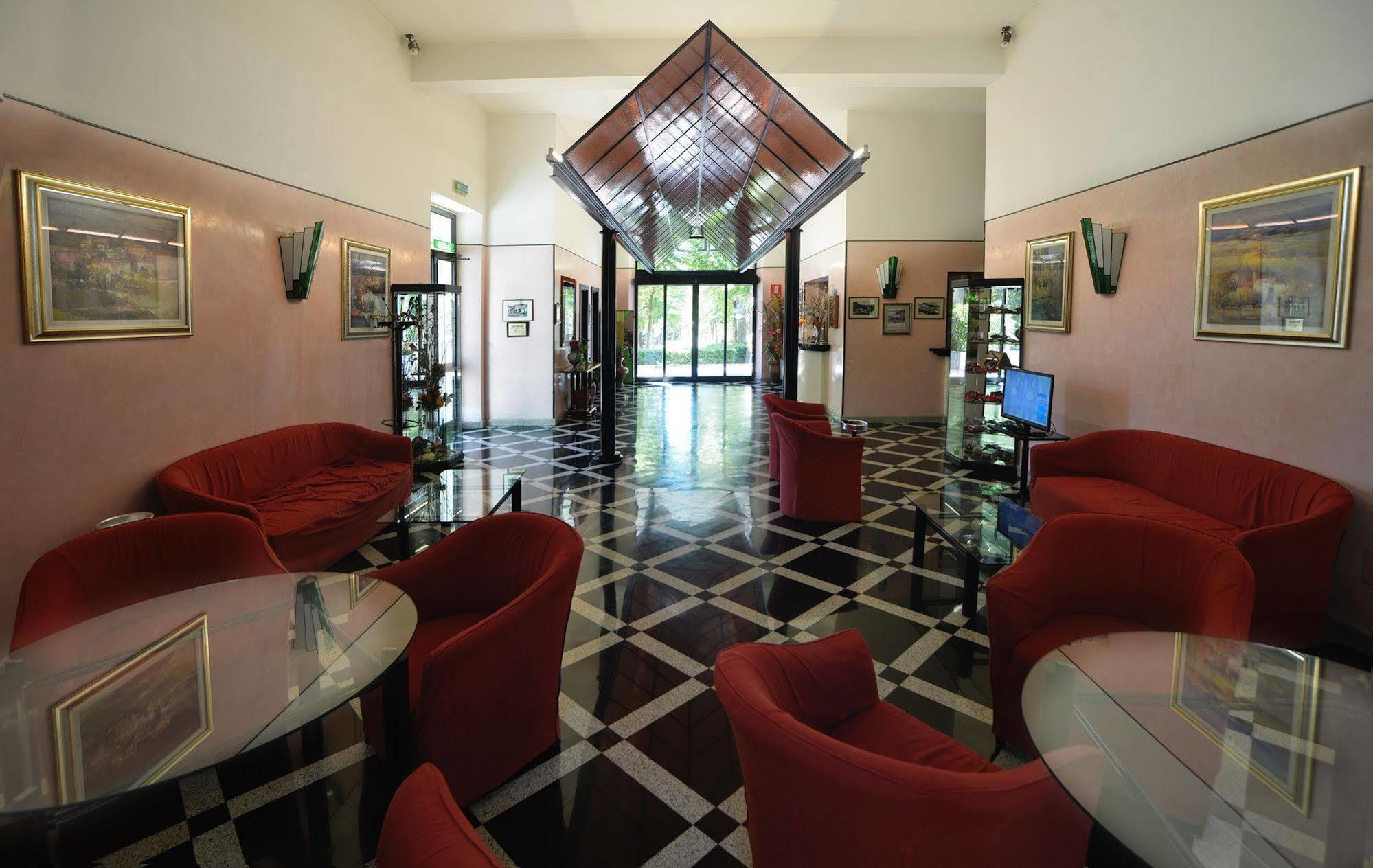 Salus Hotel 3*