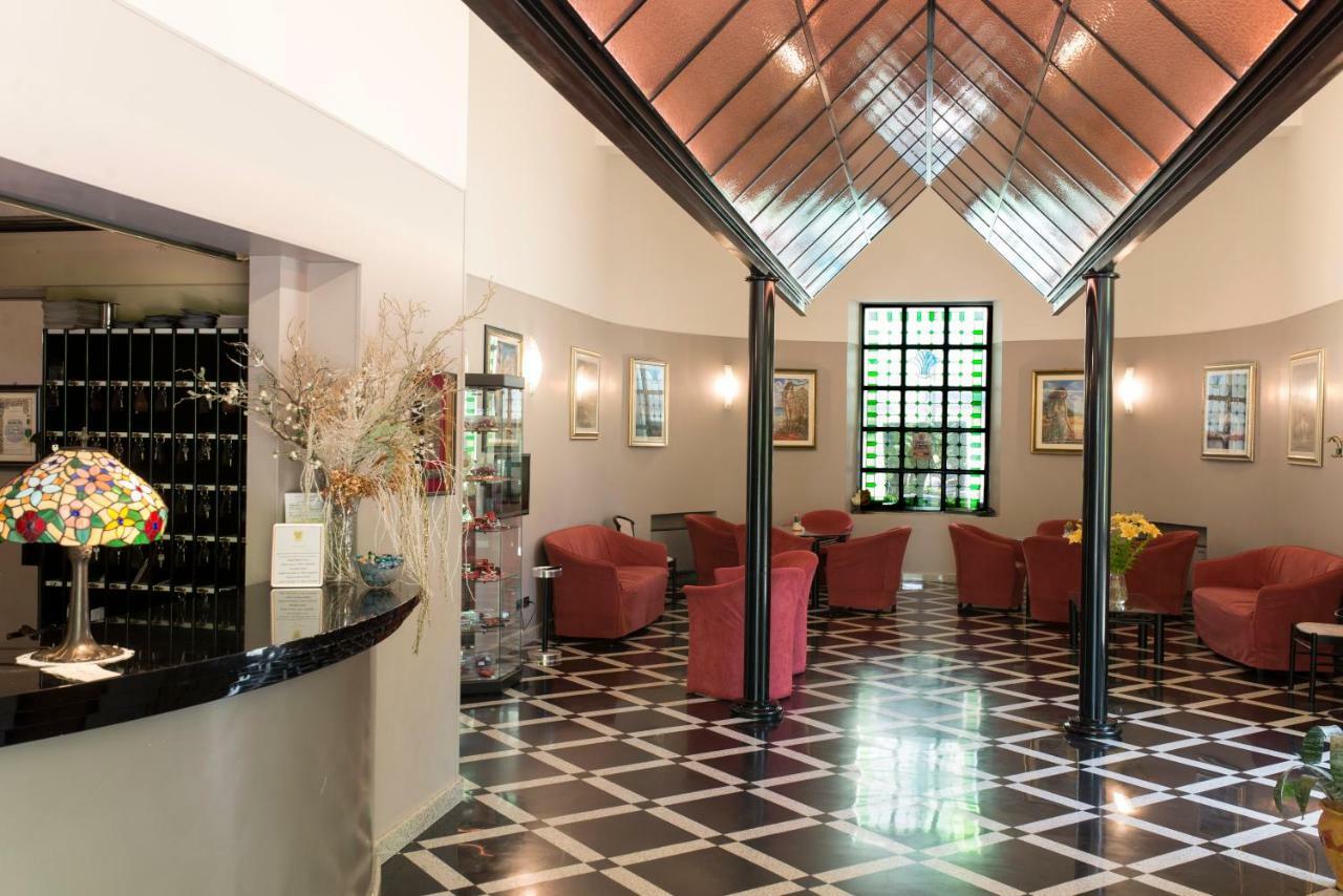 Salus Hotel